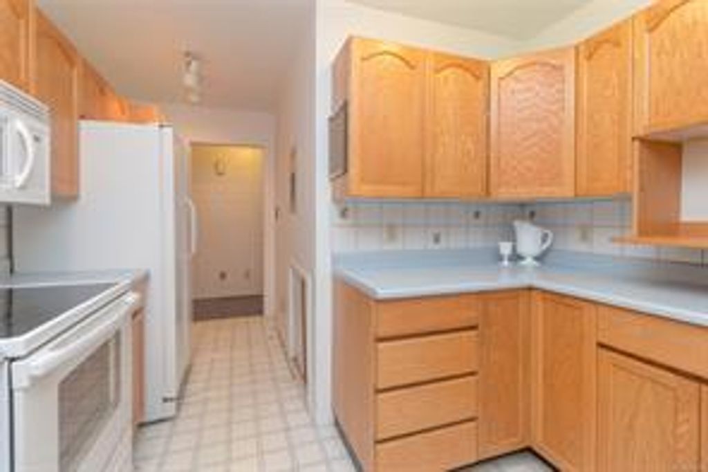 listing image 16043941591143414093