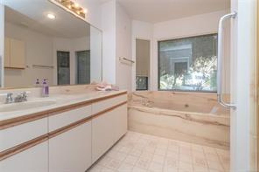 listing image 16045310119700437789