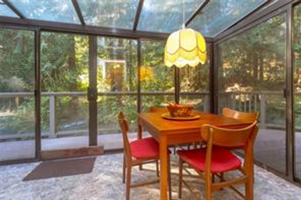 listing image 16043290733465828158