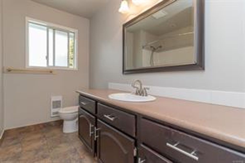 listing image 16042290569078