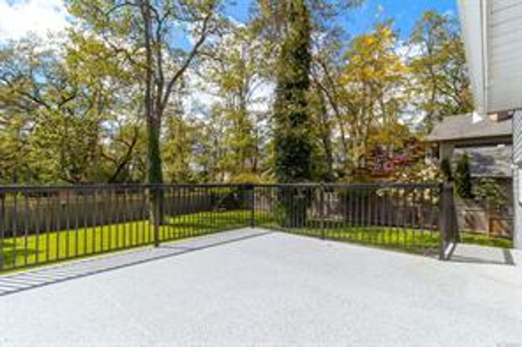 listing image 16041333964381