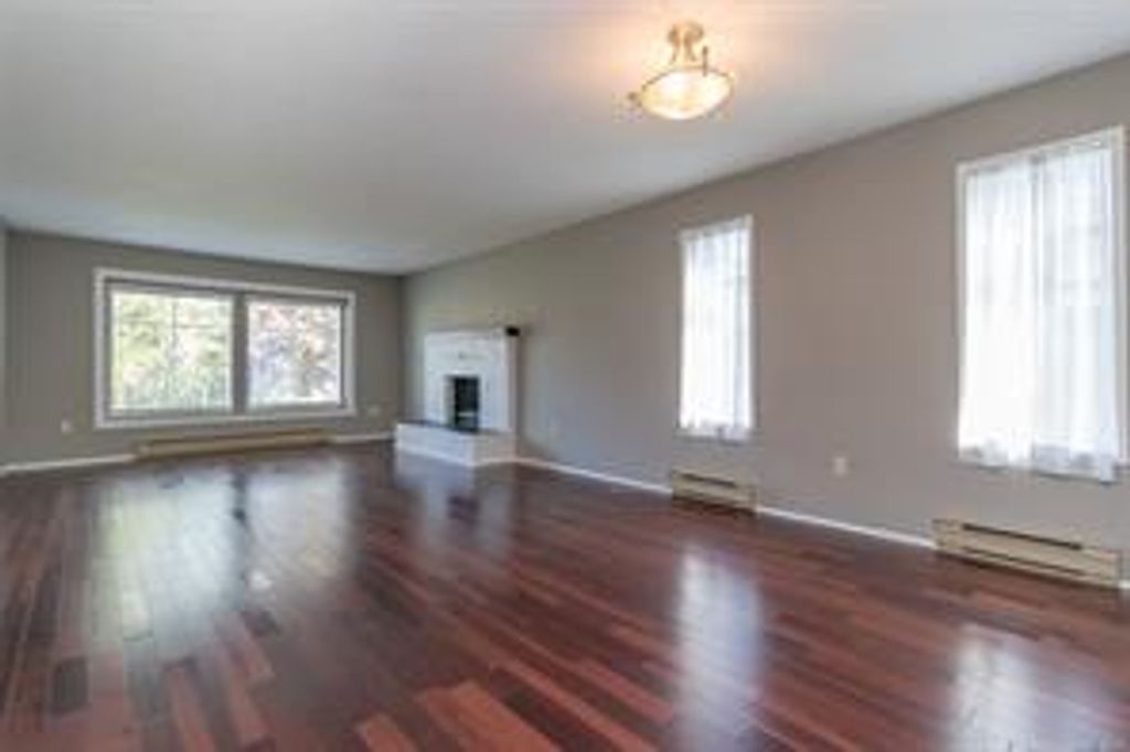 listing image 16043026805697