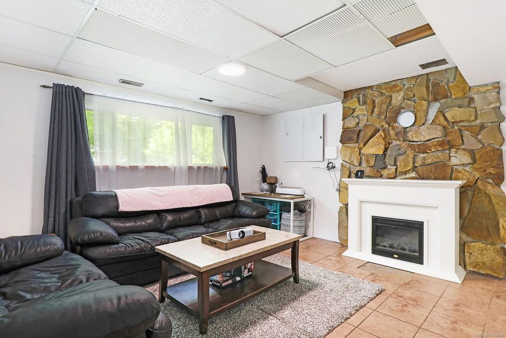 listing image 16044389883710136346
