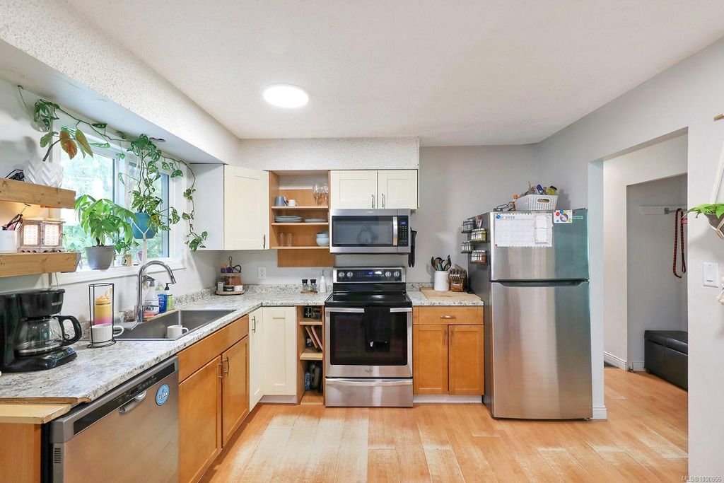 listing image 16043926304280735247