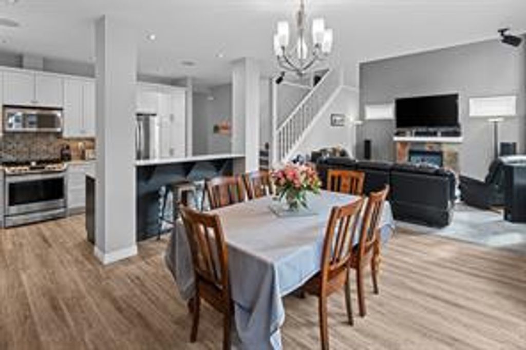 listing image 16043904405797