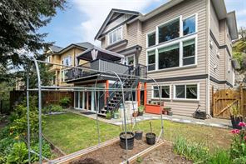 listing image 16042037258674