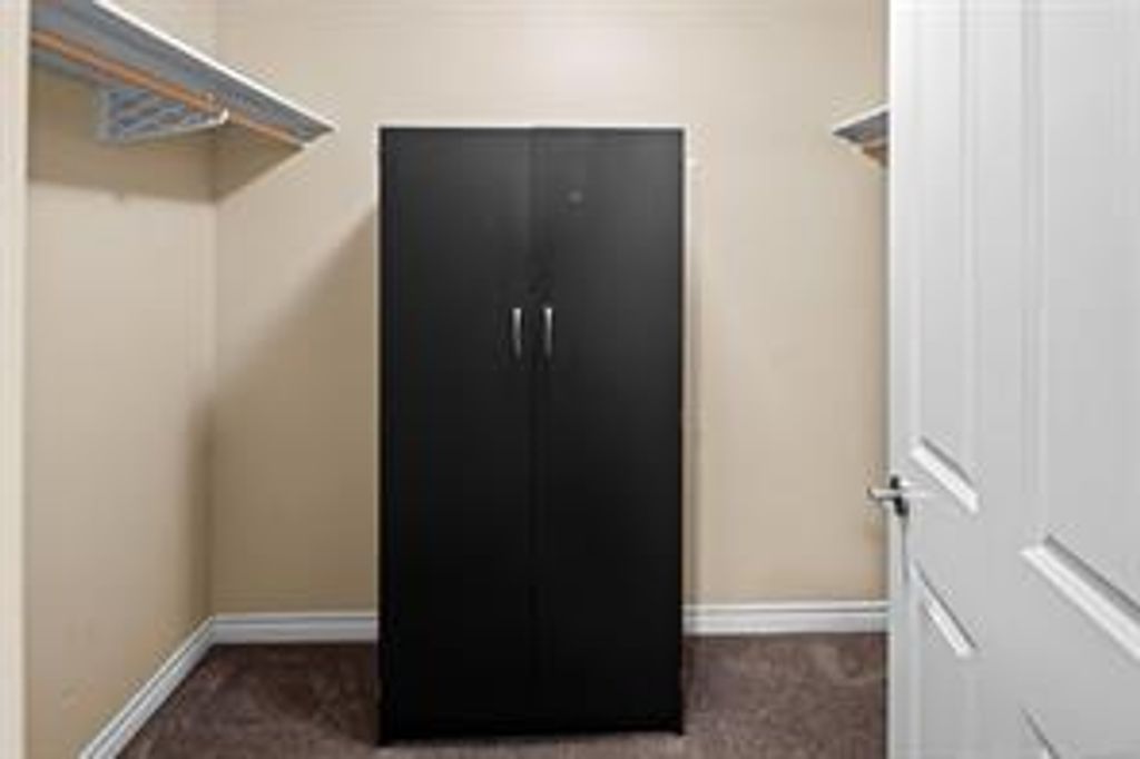 listing image 16042438272912