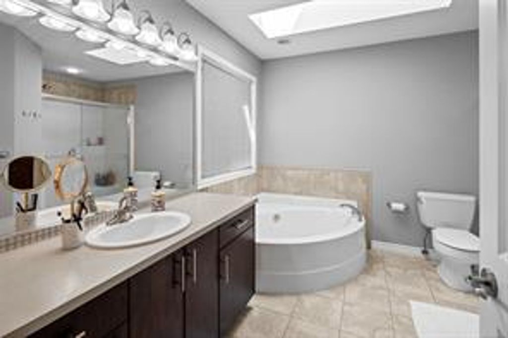 listing image 16043240165754