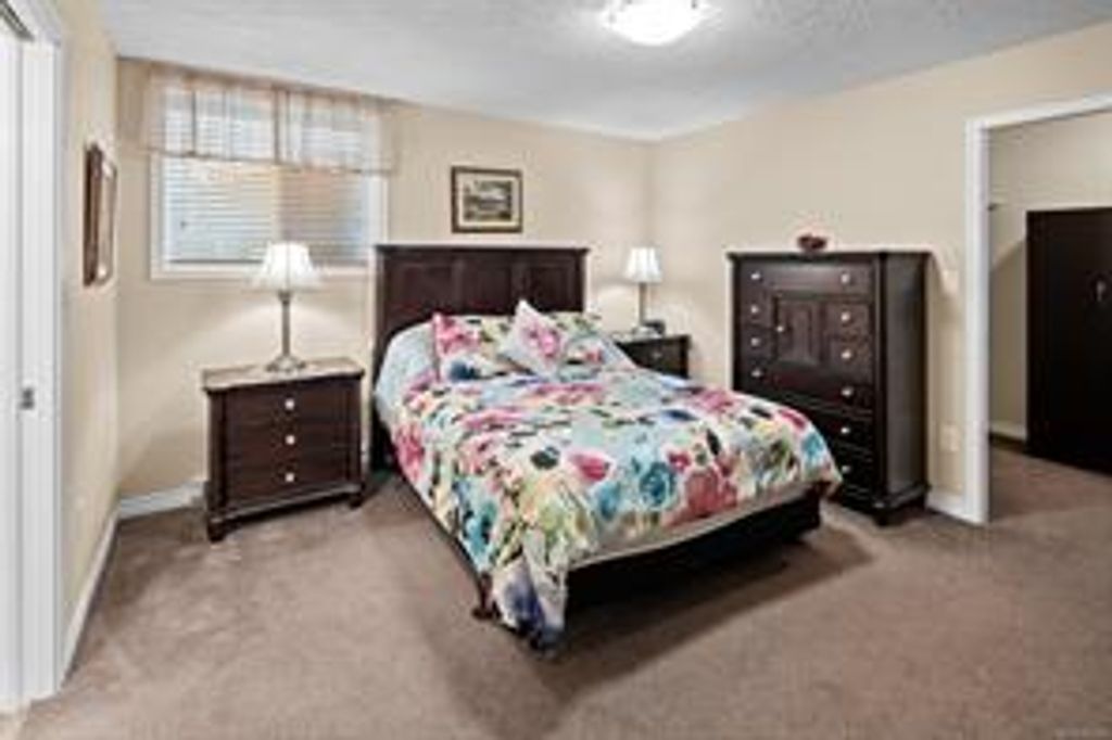 listing image 16043552479972