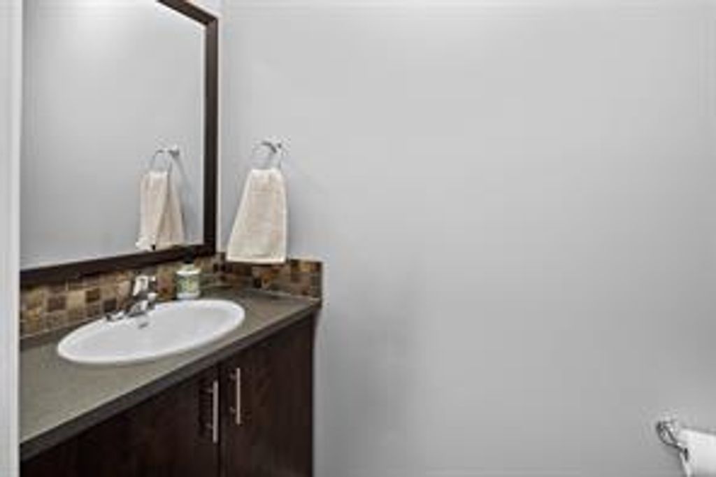 listing image 16042506383850