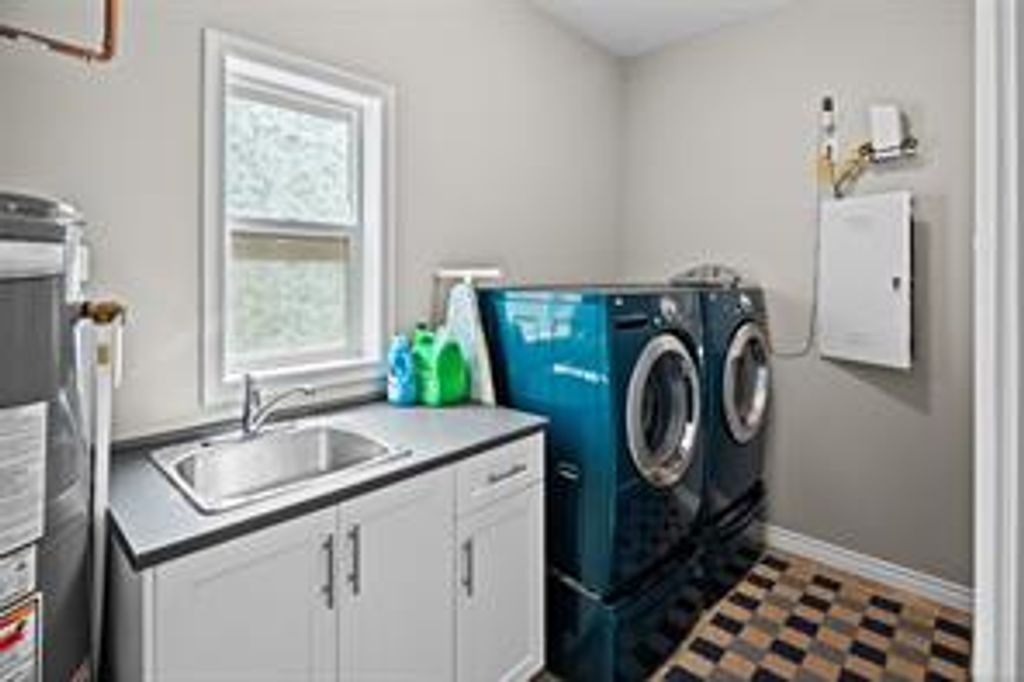 listing image 16041874912342