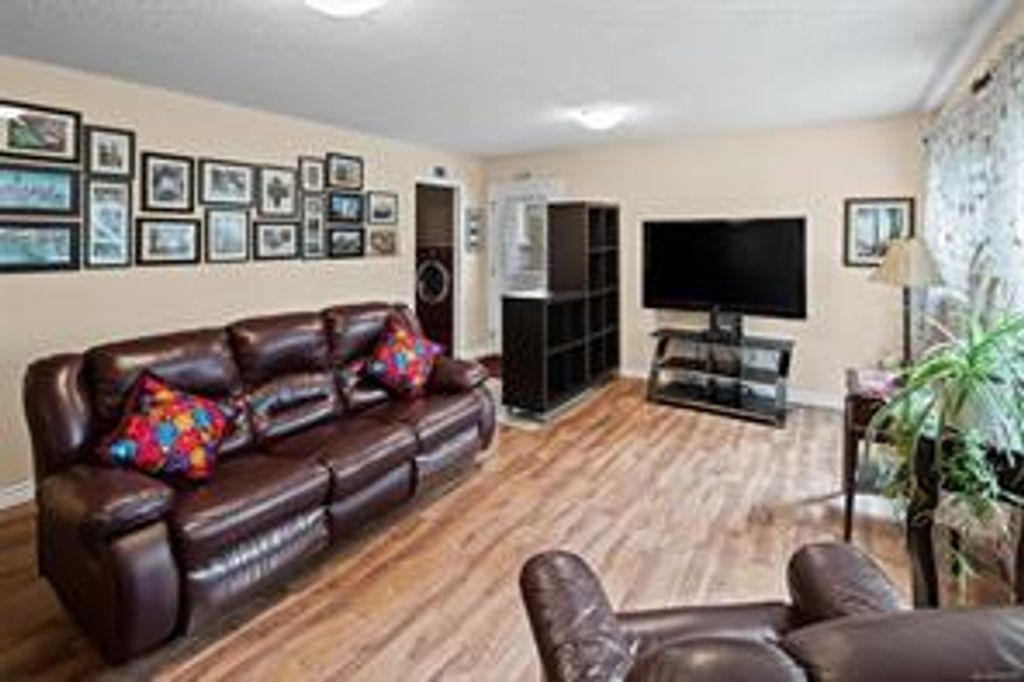 listing image 16043054048365