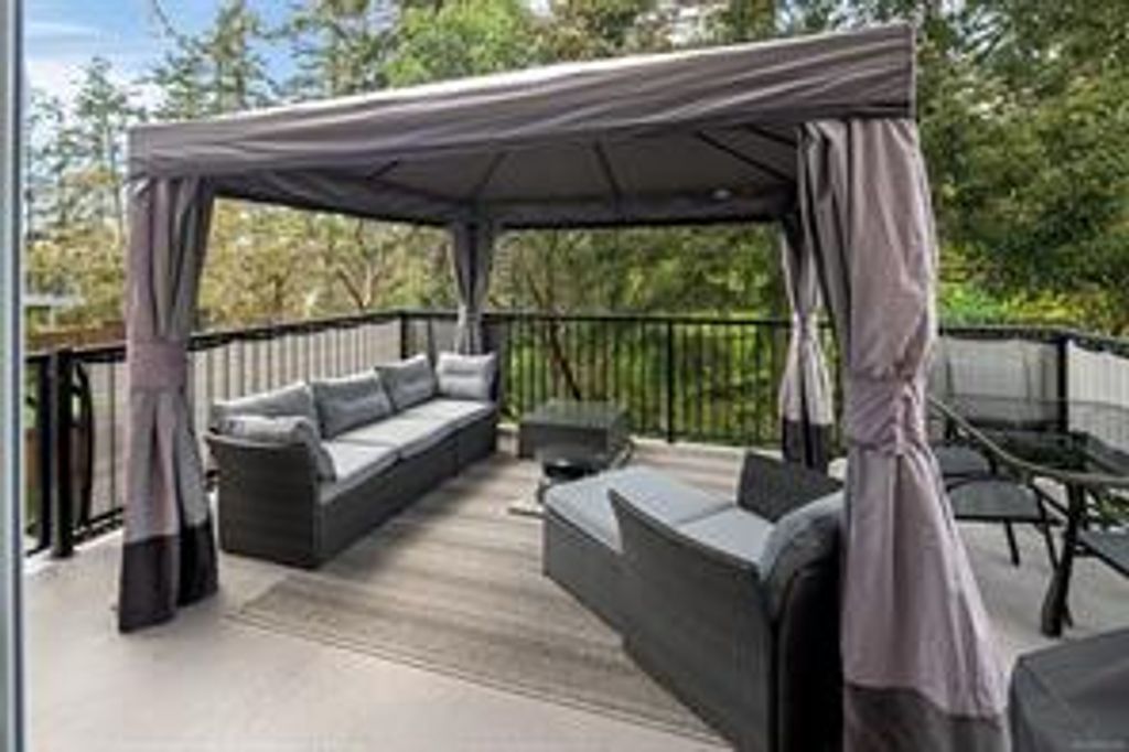 listing image 16043796661501