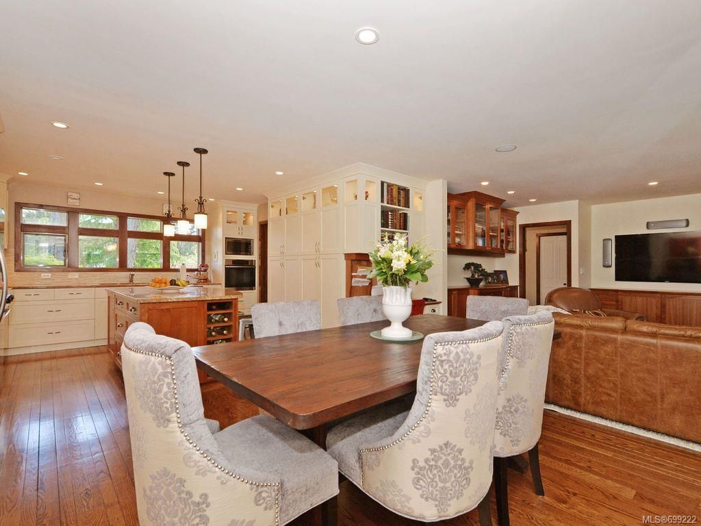 listing image 16044070064311440929