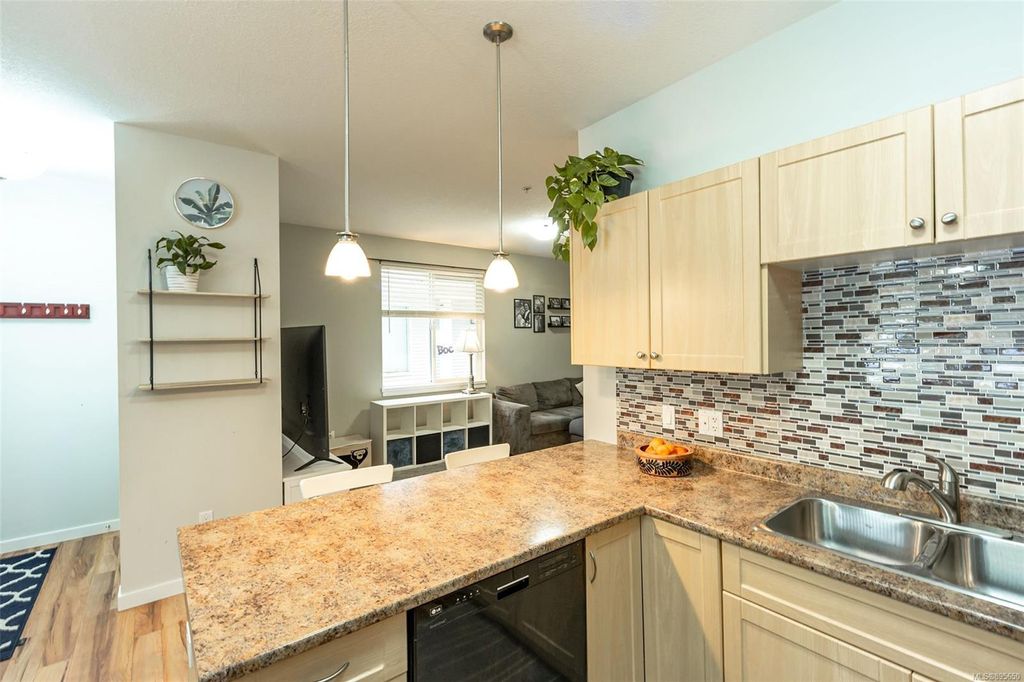 listing image 16044243821245