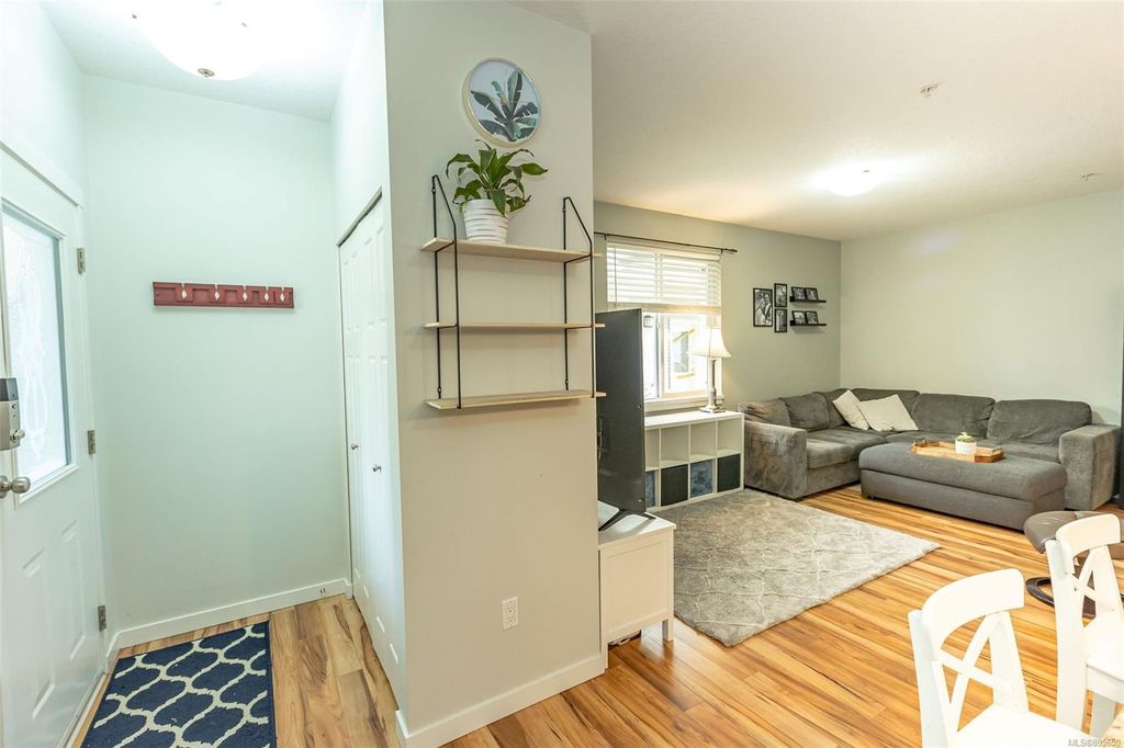 listing image 16042766497955