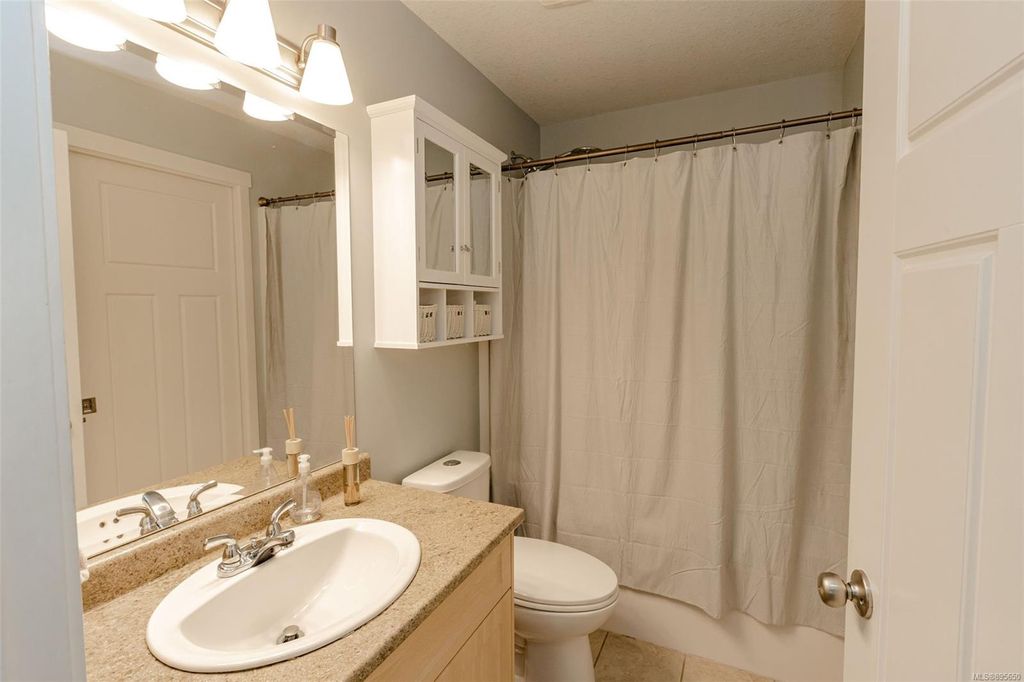 listing image 16041675659656