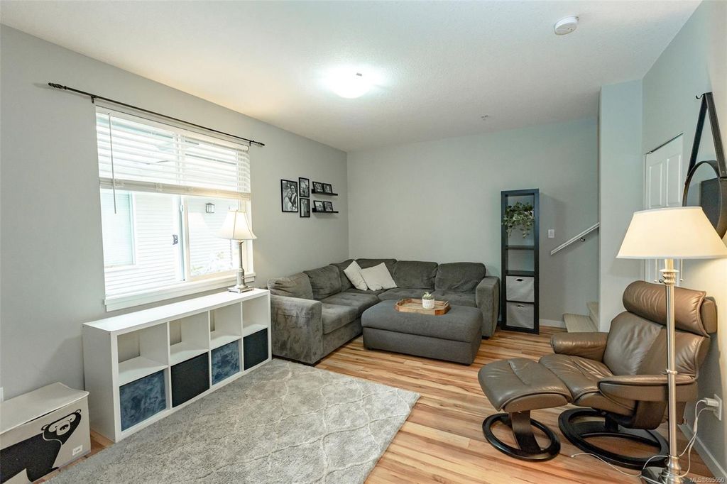 listing image 16041874006790