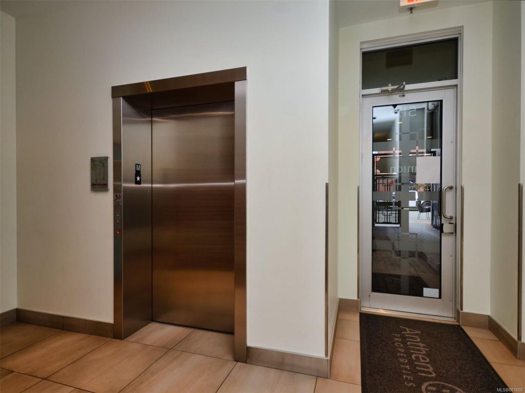 listing image 16048348120972732709