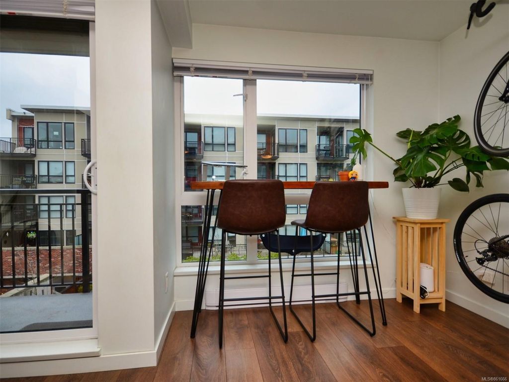 listing image 16049319955482324824