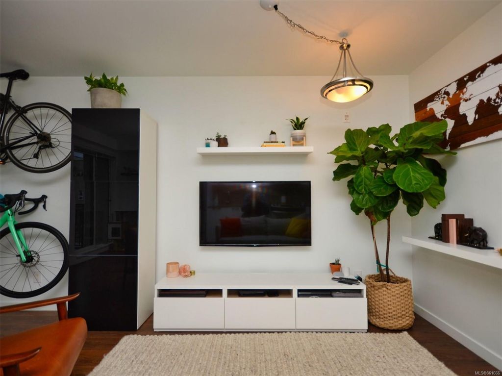 listing image 16044831609143946309