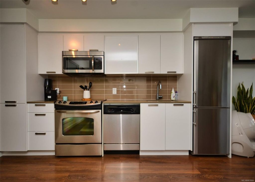 listing image 16044542405479570562