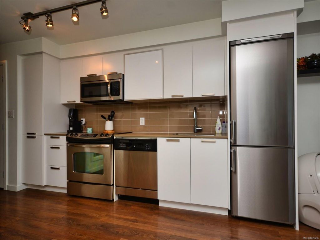 listing image 16046107826429334316