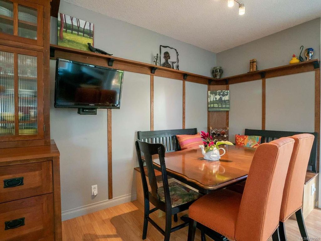 listing image 16048065207493784198