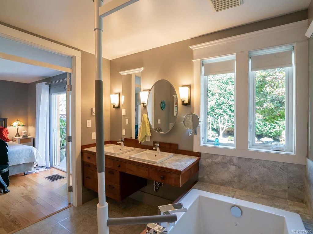 listing image 16042334847462620896