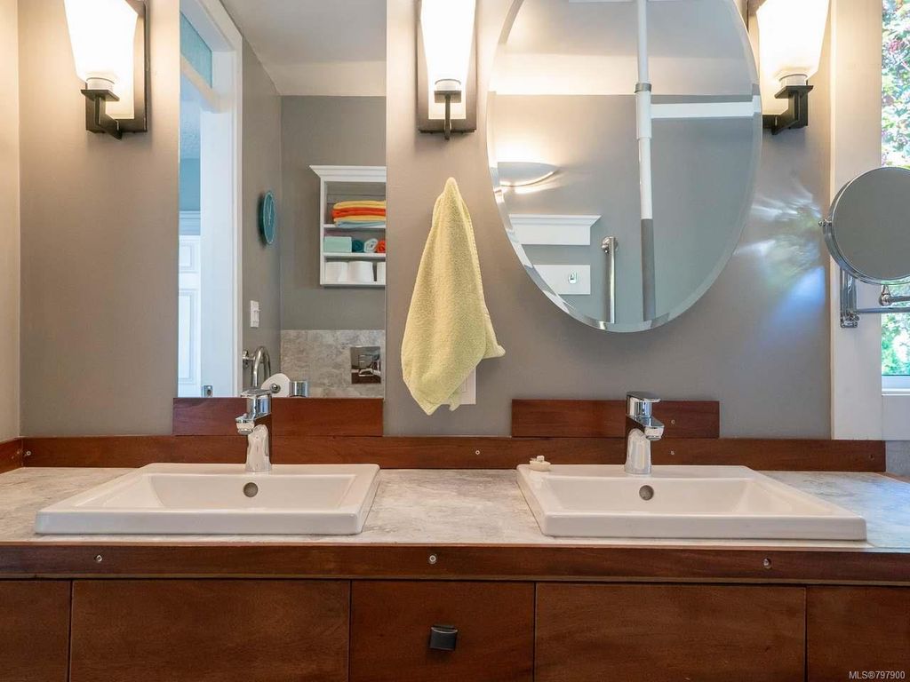listing image 16042528982265699428