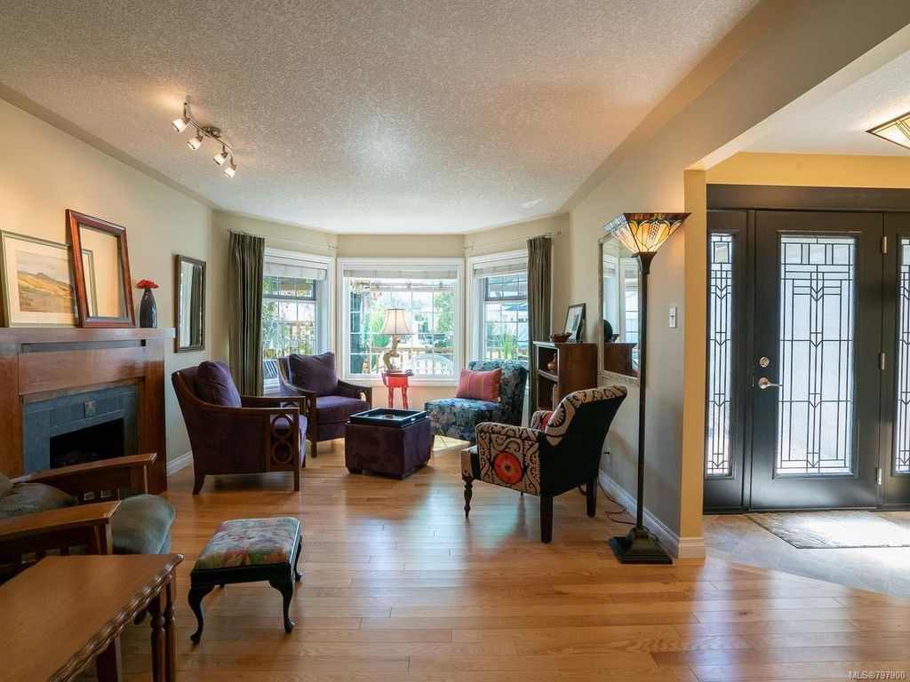 listing image 16047875414173429282