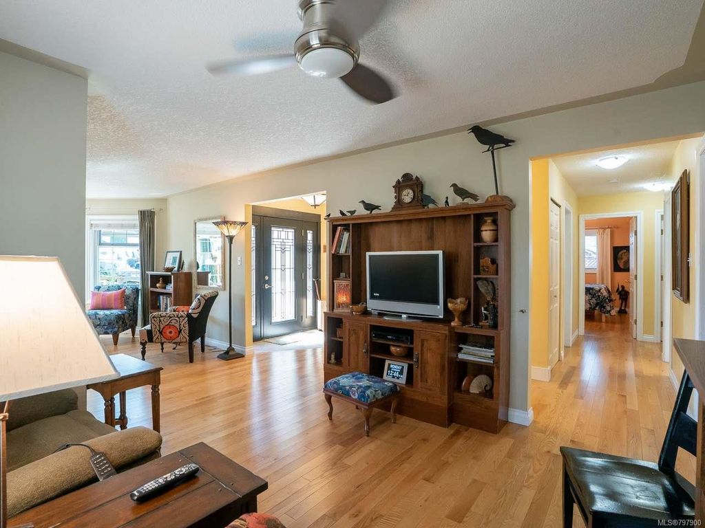 listing image 16044699242193802219