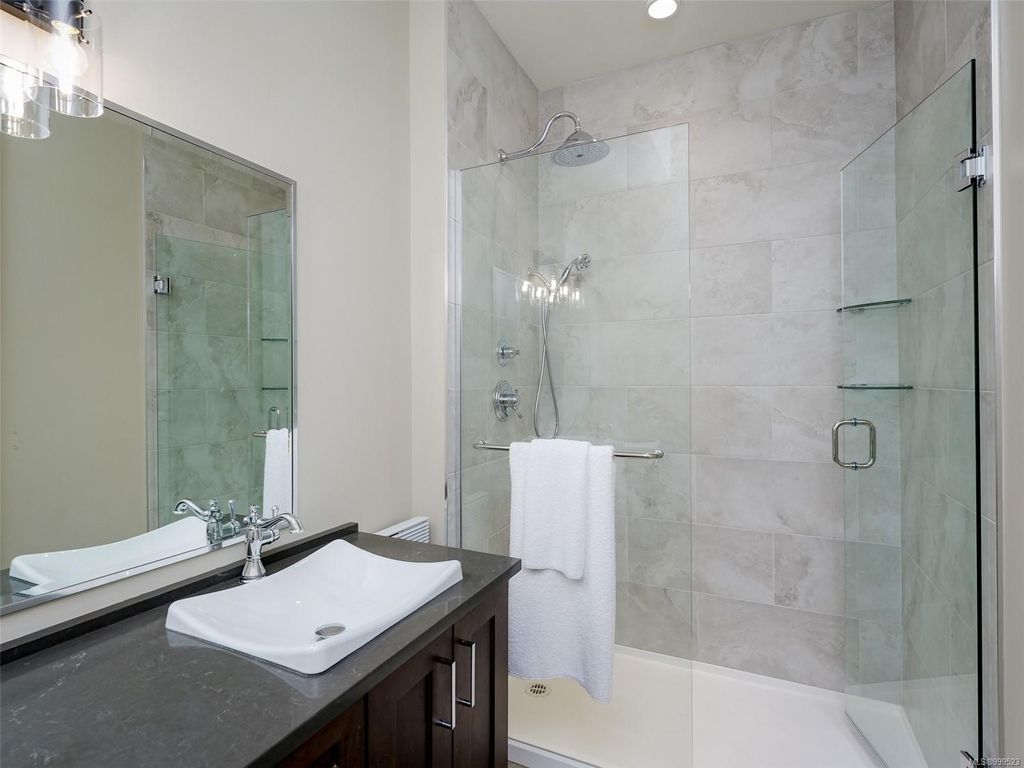 listing image 16040491885141294929