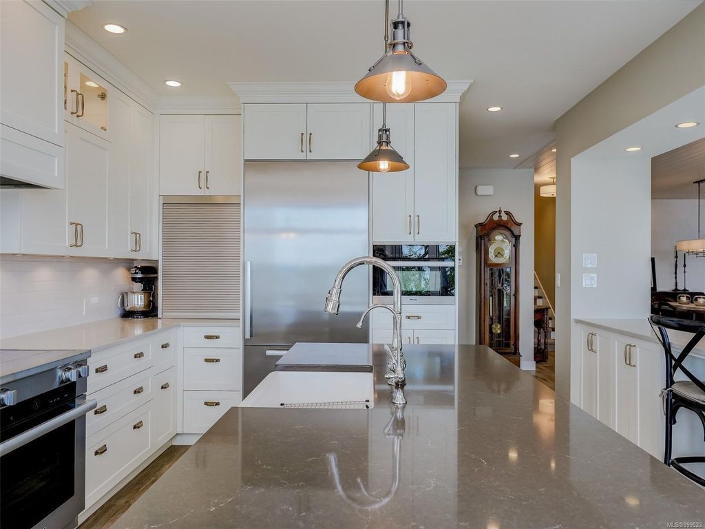 listing image 16040648751456302295