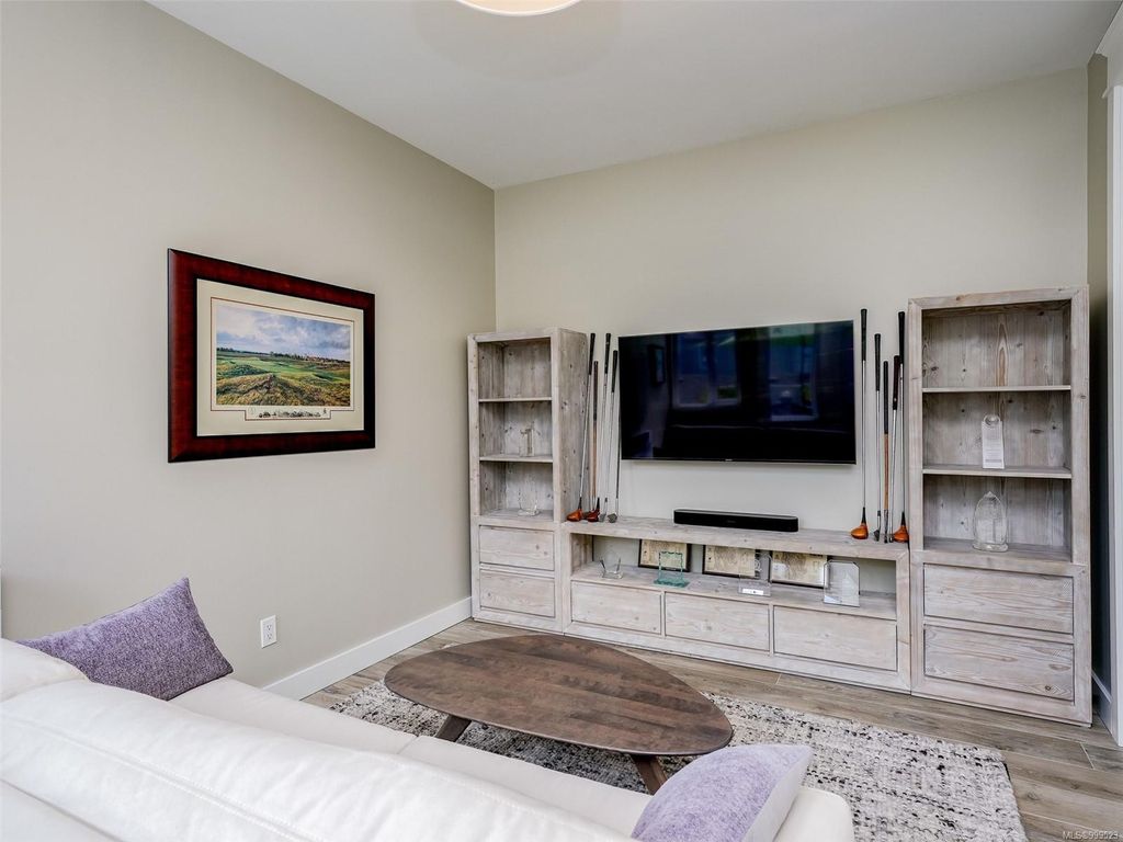 listing image 16044353470170918188
