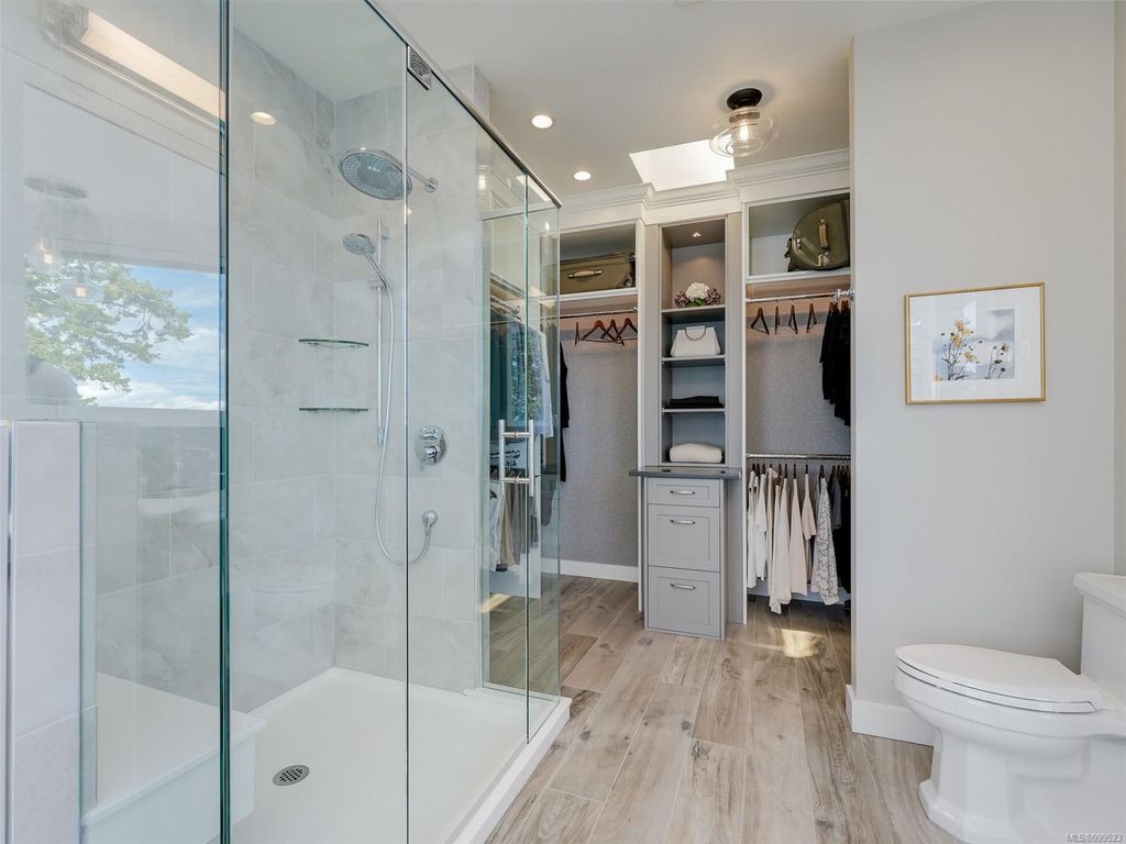 listing image 16044122890059978815