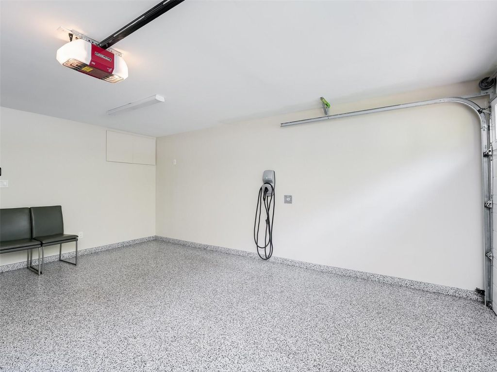 listing image 16047429119435874406