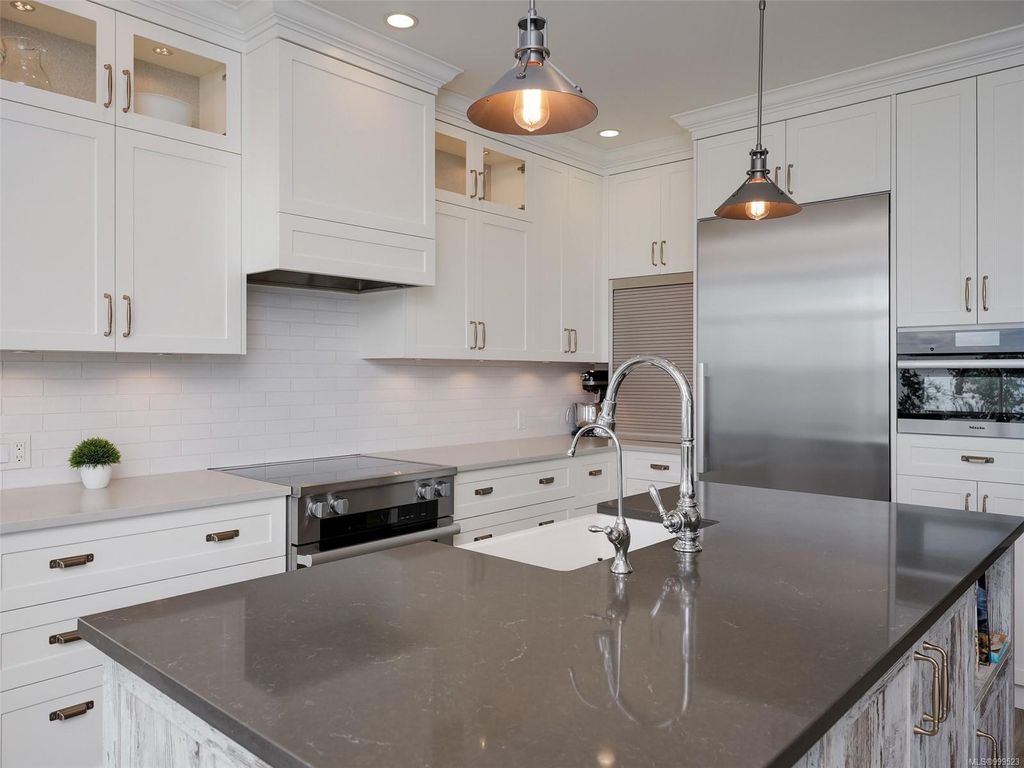 listing image 16046894307339529127