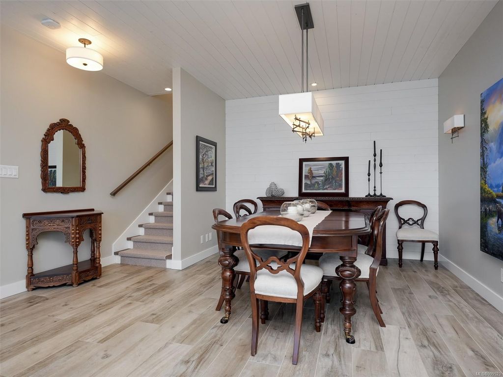 listing image 16044984148815818591