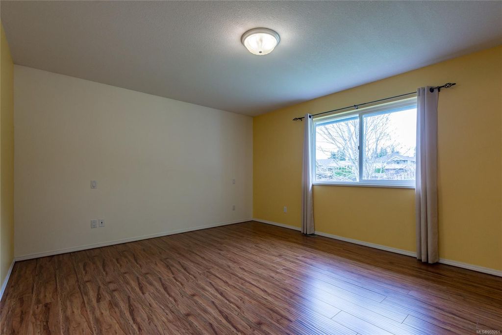 listing image 16040942121995960336