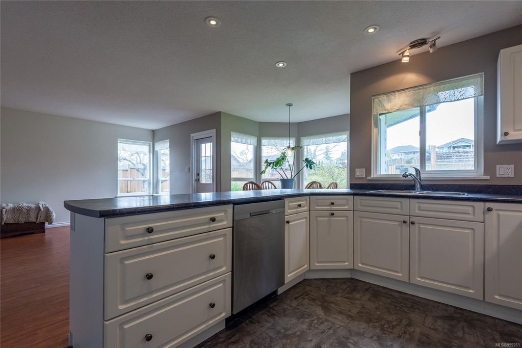 listing image 16047841319071452013