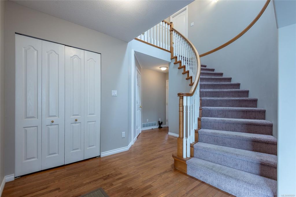 listing image 16042719877487751637