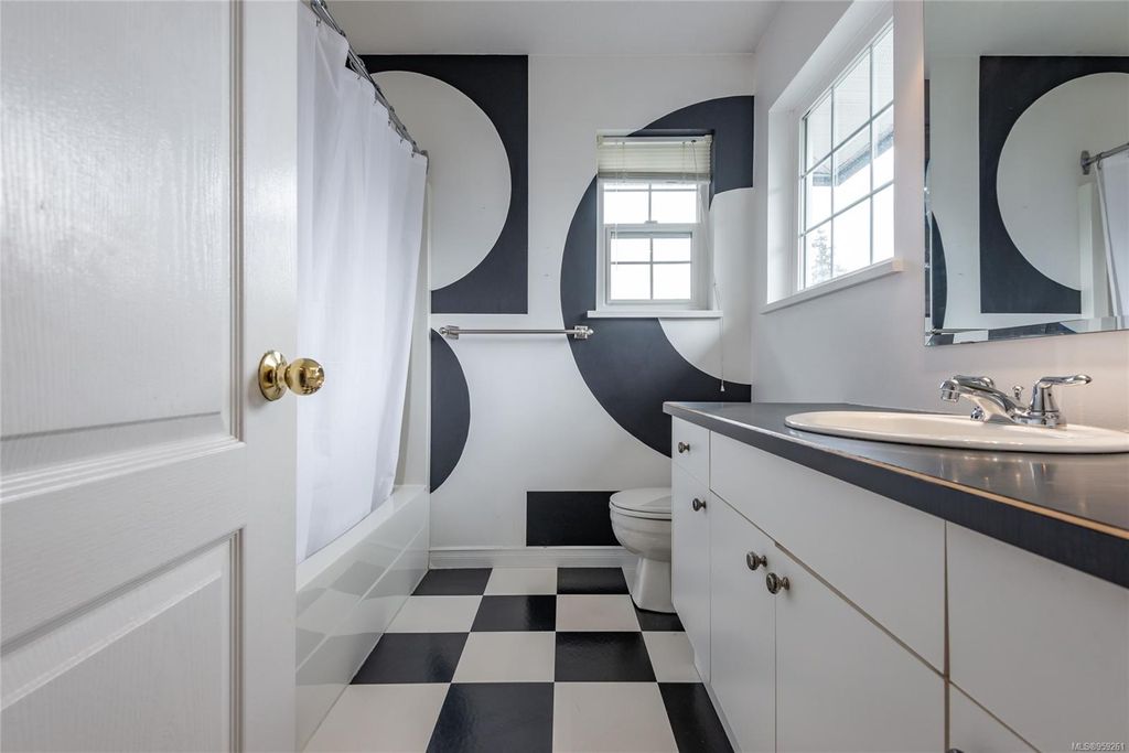 listing image 16044567661988475789