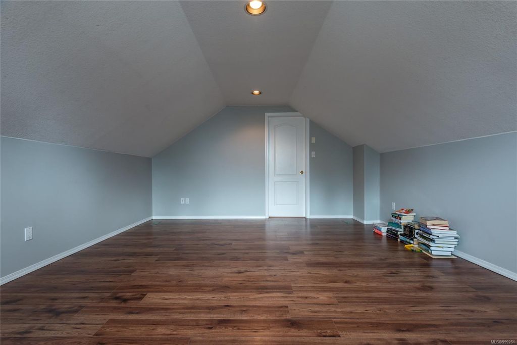 listing image 16041460009111280842