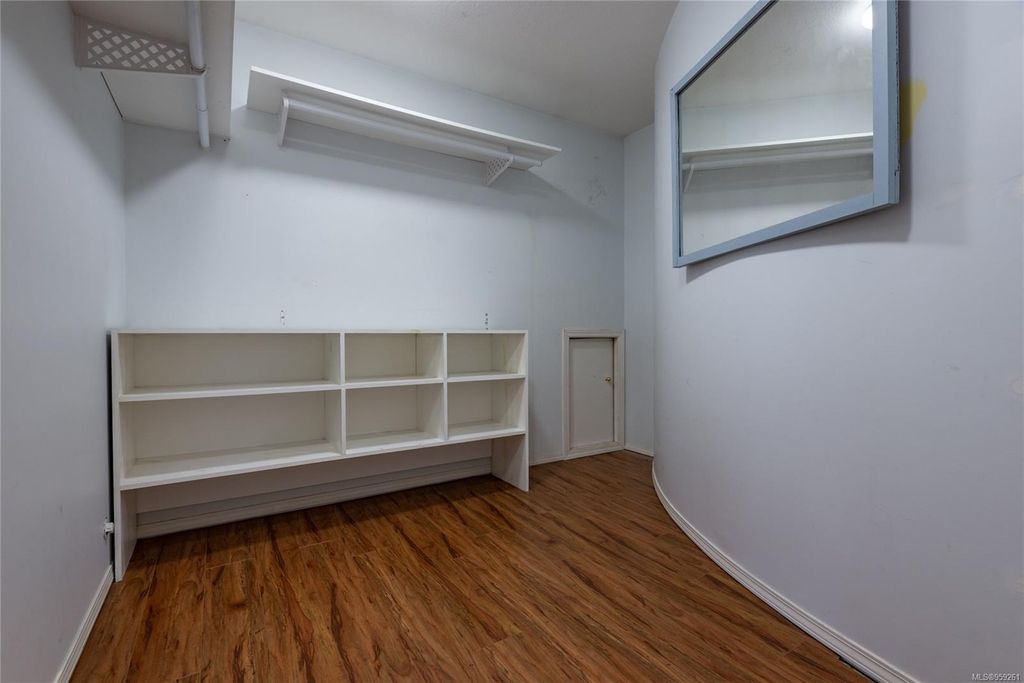 listing image 16046031156268329039