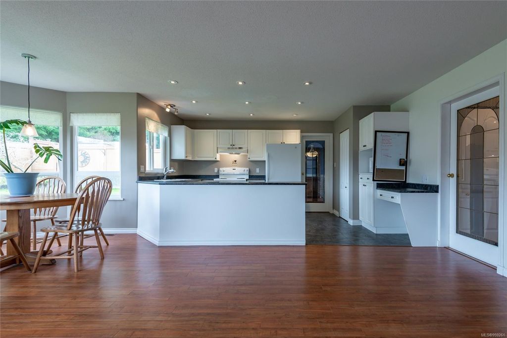 listing image 16042216337056418009