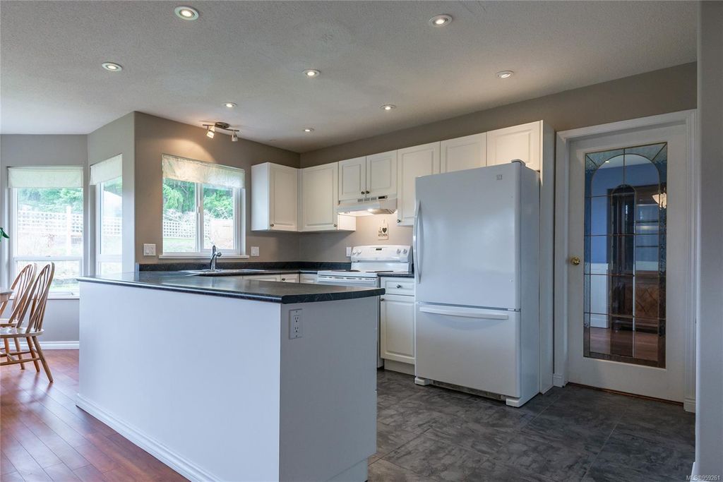 listing image 16042029731449677112