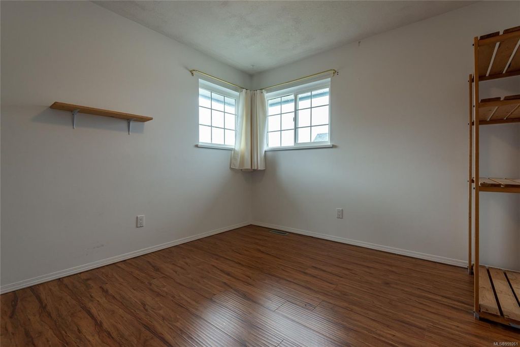 listing image 16047112815105846859