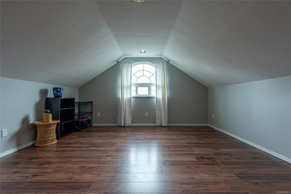 listing image 16041478541078648925