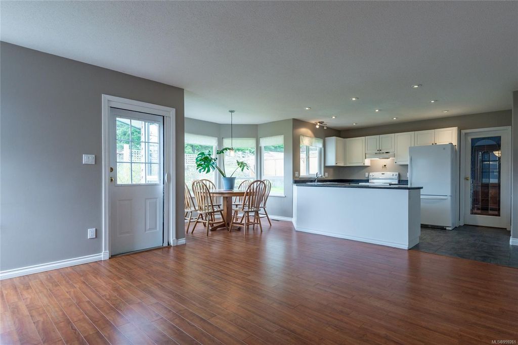 listing image 16043229170551568010